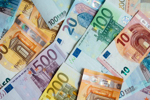 euro-bankovky_768058264-480__480x320pxl.jpg